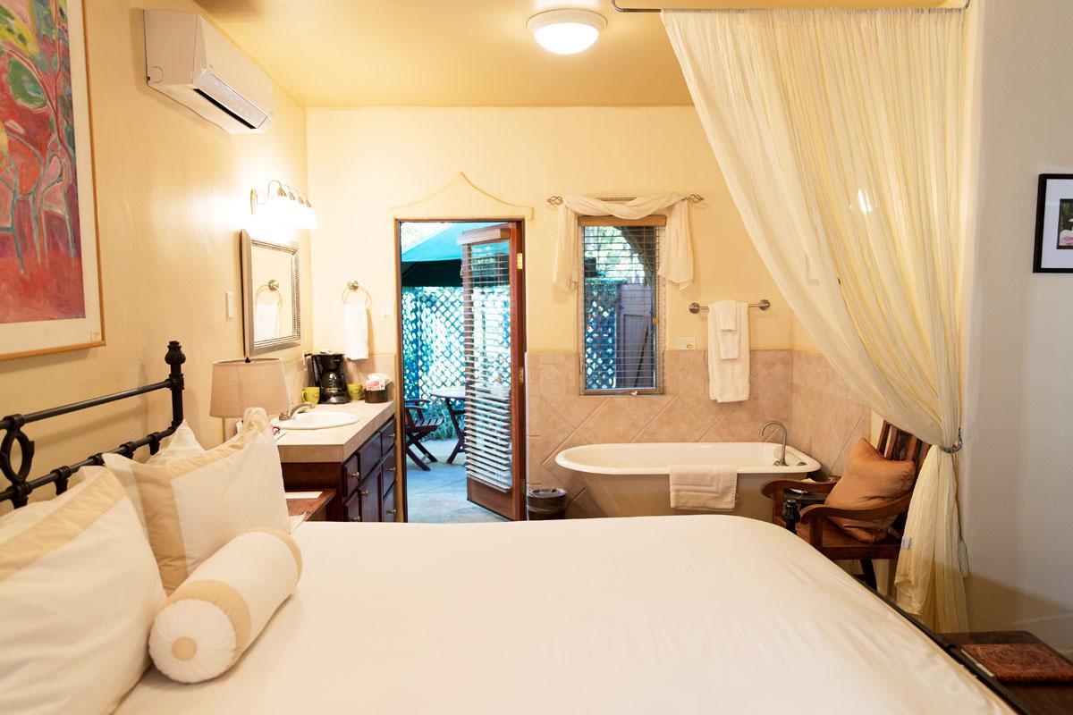 The Emerald Iguana Inn Ojai Luaran gambar